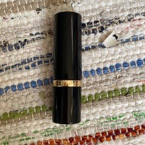 Elizabeth Arden lipstick in petal